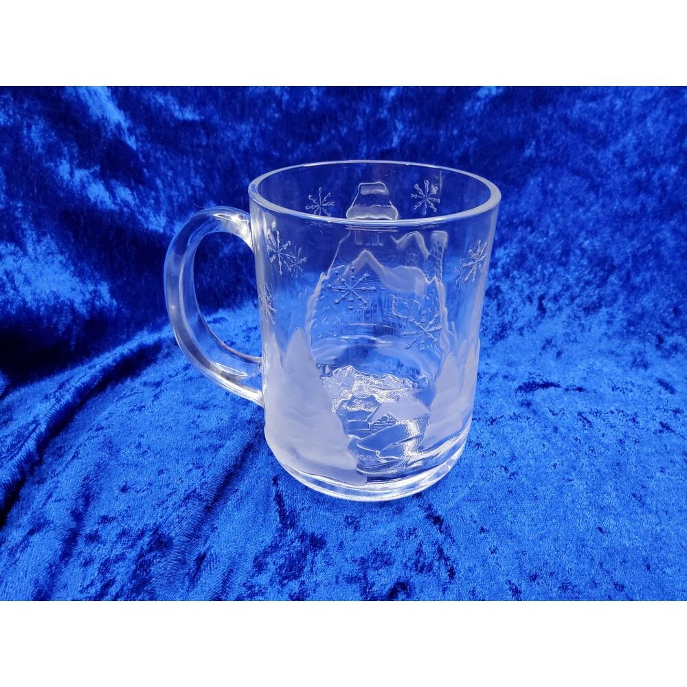 vintage 1980s winter wonderland arcoroc france 4" cocoa mug.